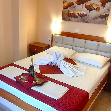 Apartmenthotel Sithon Сарти Екстериор снимка